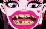 Draculaura عند طبيب الأسنان لعبة